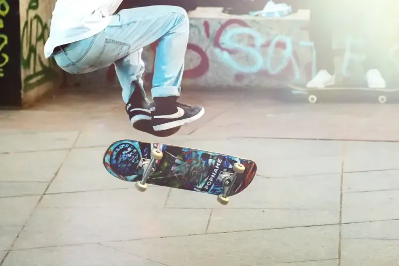 Porównanie stylów jazdy: snowboard vs. longboard