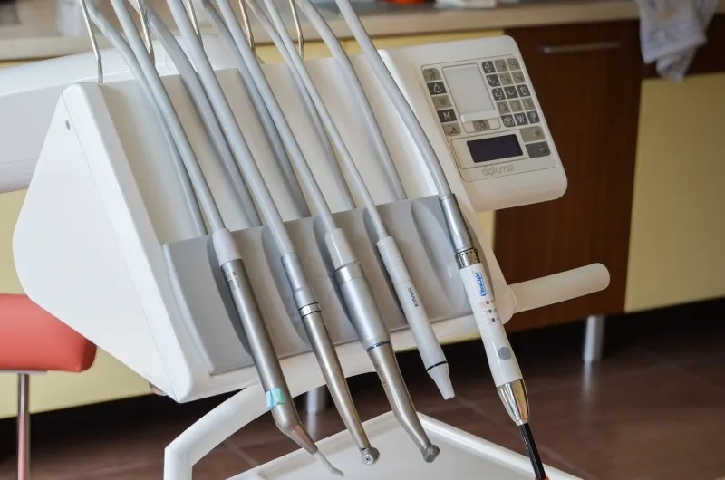 Kiedy warto zdecydować się na implanty stomatologiczne?